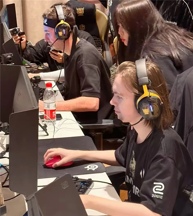 Heroic 将在 IEM Dallas 2025 的淘汰赛中面对 FaZe，之前在与 Falcons 的比赛中失利。