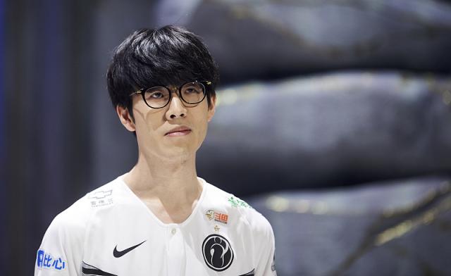 前LPL解说kitty更博晒照：Joy in Paris