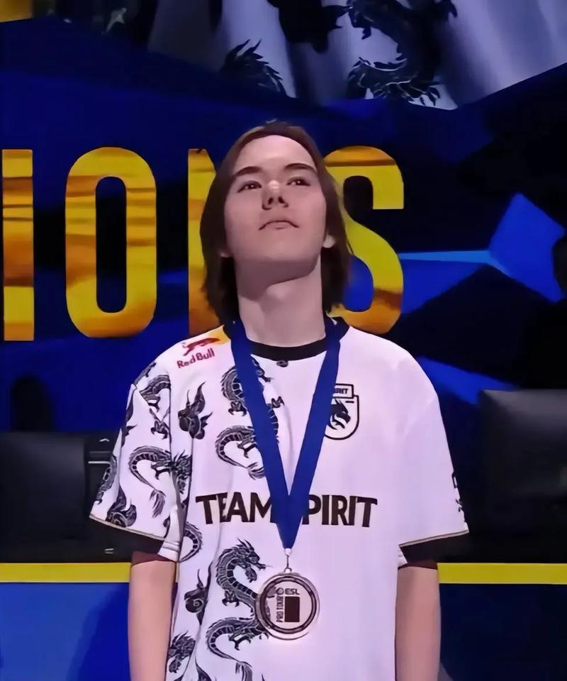 LPL第四人，Rookie正式成为本土选手