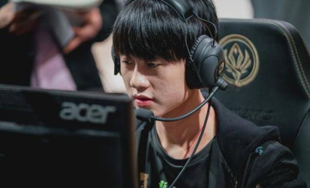 JD Gaming 发布了 Xun 的新年祝福：祝大家在新的一年里好运连连，财源广进！